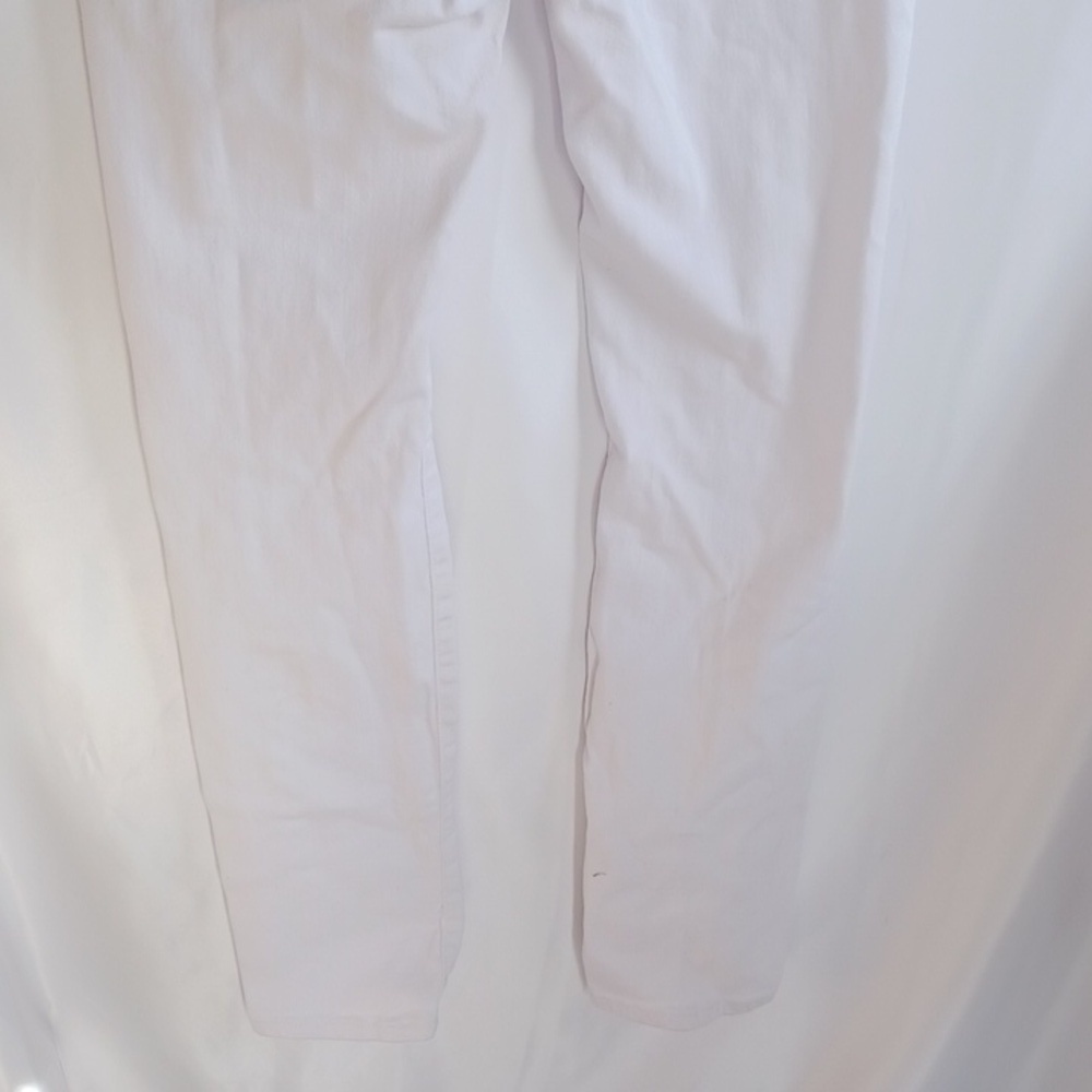 Puzzle Jeans White, Distressed. Ladies, Size 9/10 Midrise, 30" inseam, 30" waist - Picture 6 of 8